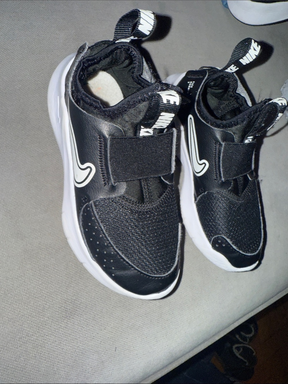 Nike Kids Black and White Sneakers 10.5c